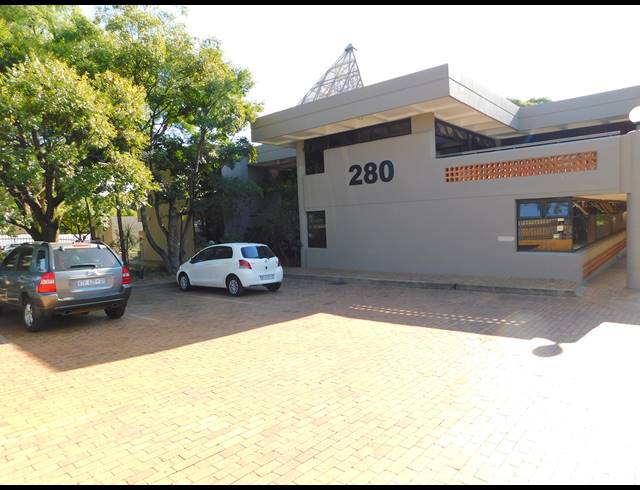 108M² OFFICE TO LET IN FERNDALE